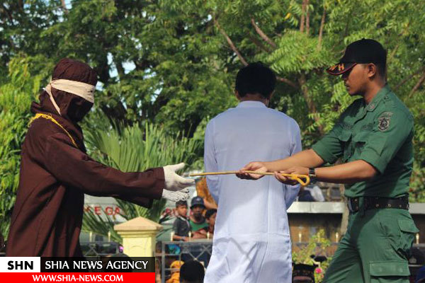 آچه در اندونزی باز هم از مجازات شلاق استفاده کرد+تصاویر