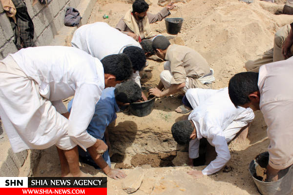 آماده کردن قبرهای کودکان قربانی حمله وحشیانه جنگنده‌های سعودی