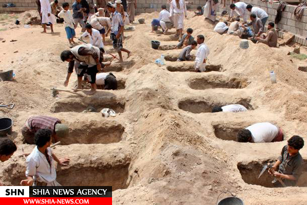 آماده کردن قبرهای کودکان قربانی حمله وحشیانه جنگنده‌های سعودی