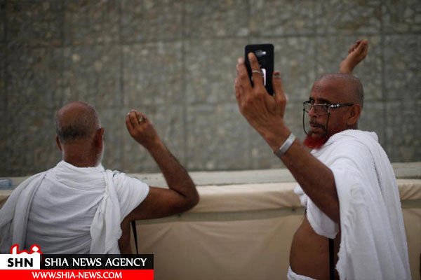 سلفی یک حاجی در رمی جمرات! سلفی یک حاجی در رمی جمرات!