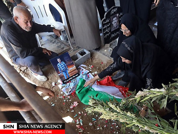 لحظه دفن پیکر شهدای حمله تروریستی در اهواز
