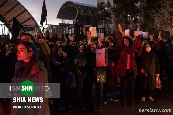 تجمع مردم برای همدردی با خانواده جانباختگان سقوط هواپیما