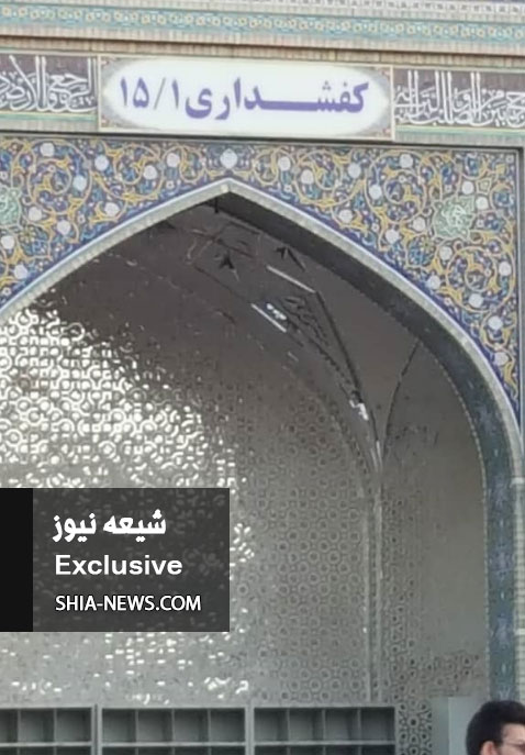 نصب تابلوی سرویس بهداشتی بر روی آیات قرآن در حرم رضوی ! نصب تابلوی سرویس بهداشتی بر روی آیات قرآن در حرم رضوی !