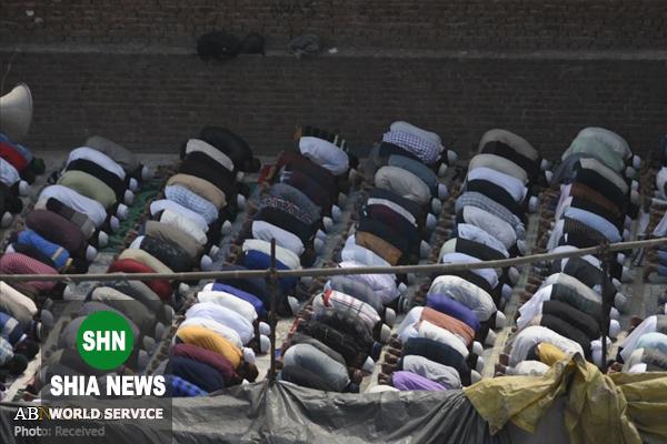 اقامه نماز بر بام مسجد سوخته دهلی نو