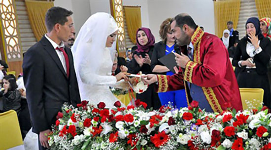 تشویق جوانان به ازدواج در کشور‌های مختلف چگونه است