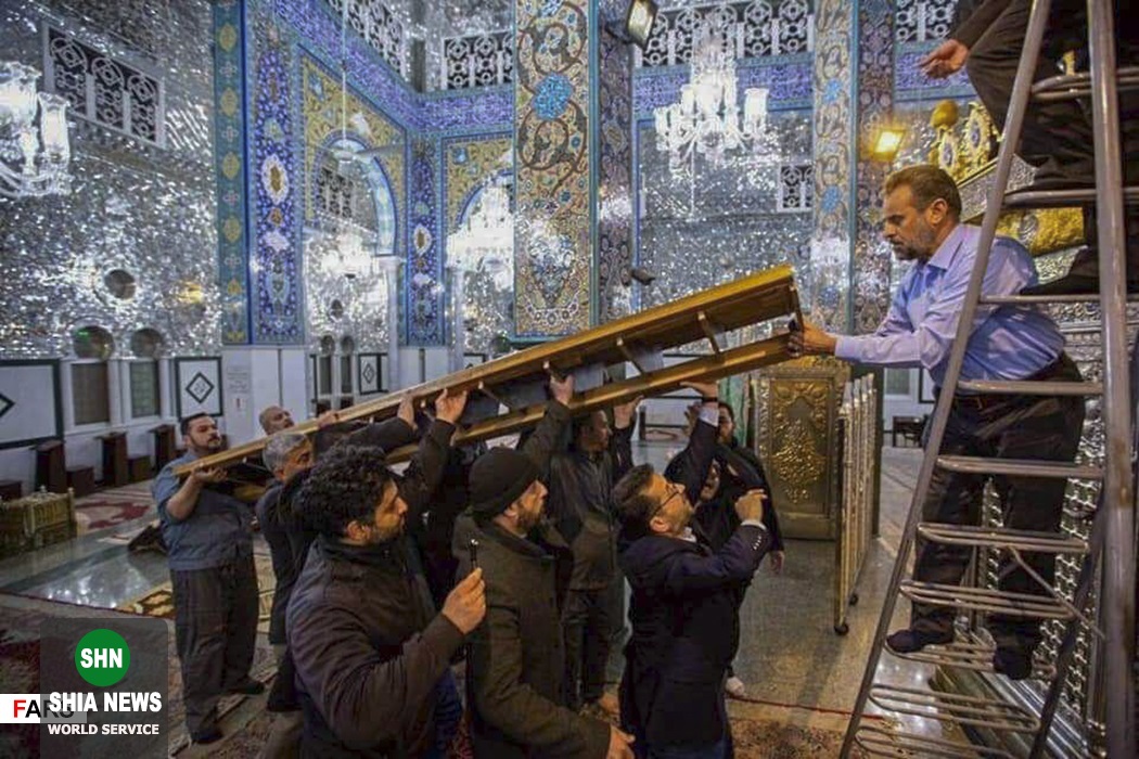 نصب تاج جدید ضریح حضرت زینب(س)