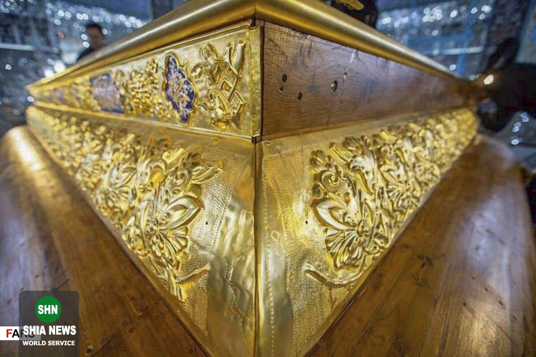 نصب تاج جدید ضریح حضرت زینب(س)