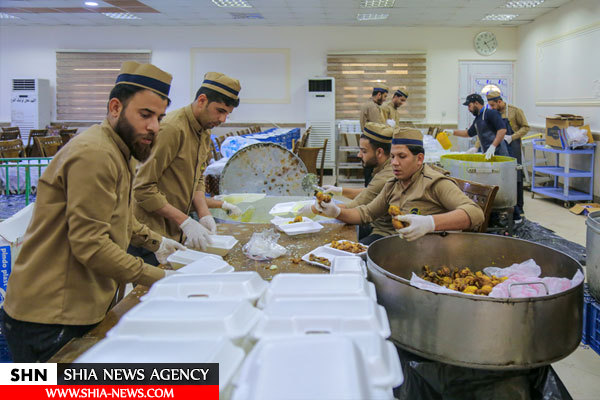 سفره افطاری حرم امامین عسکریین(ع) برای مهمانان ماه خدا