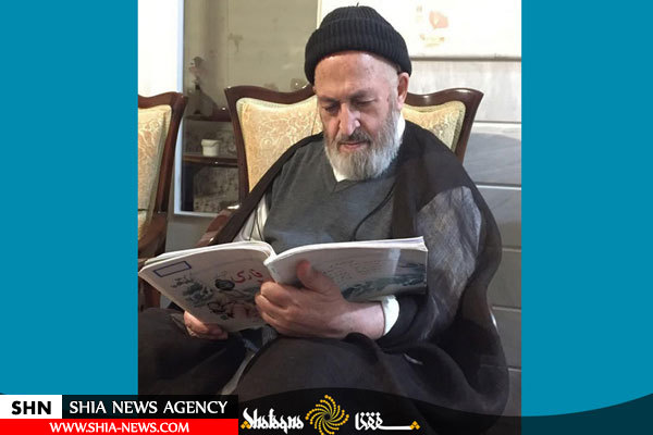 تصویری از آیت الله سبحانی در حال مطالعه کتاب فارسی ششم دبستان تصویری از آیت الله سبحانی در حال مطالعه کتاب فارسی ششم دبستان