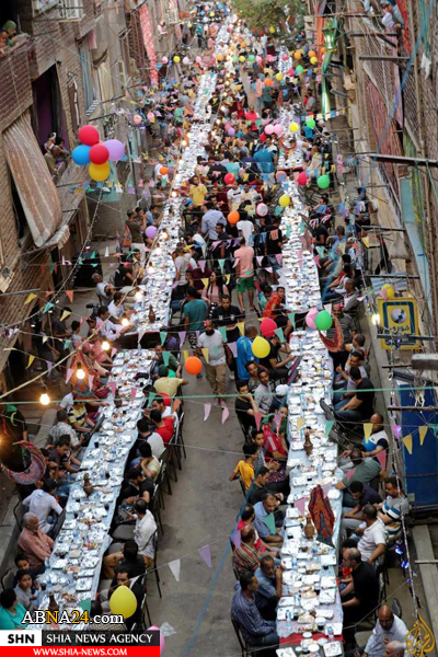 میز ۵۰ متری افطار ماه رمضان در قاهره + تصاویر