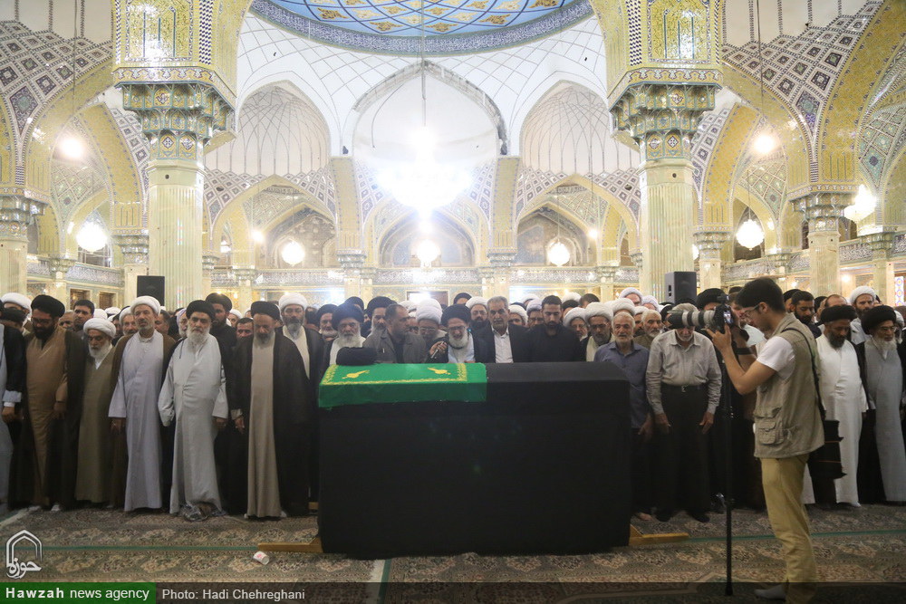 تصاویر/ تشییع پیکر آیت الله حسینی شاهرودی در قم تصاویر/ تشییع پیکر آیت الله حسینی شاهرودی در قم