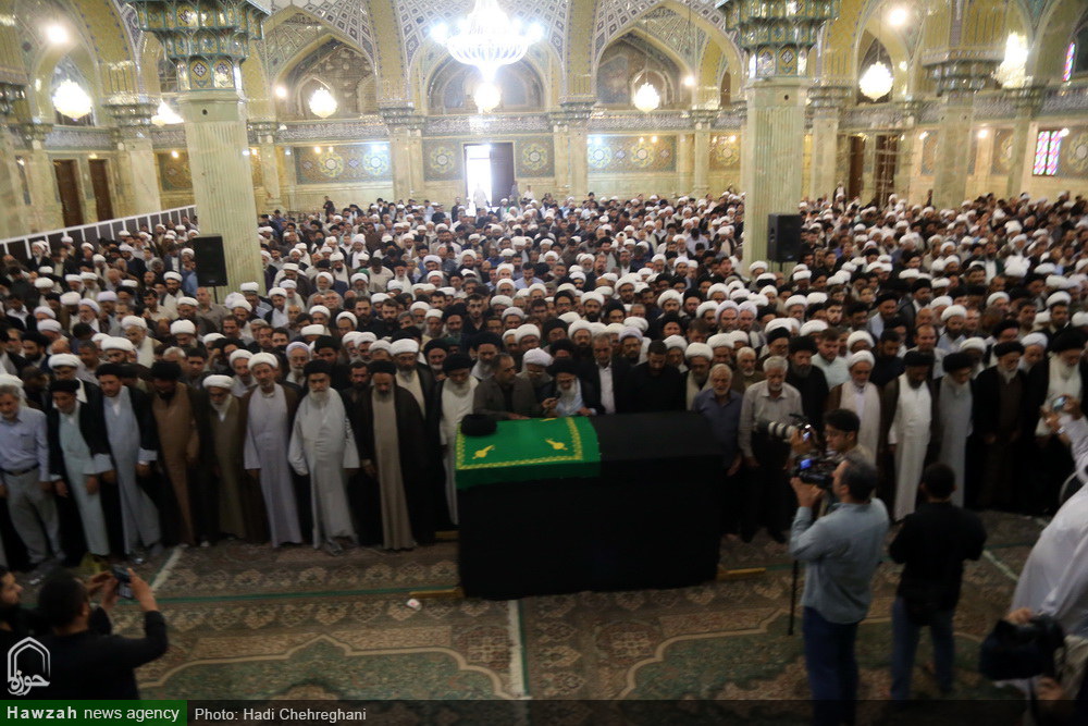 تصاویر/ تشییع پیکر آیت الله حسینی شاهرودی در قم تصاویر/ تشییع پیکر آیت الله حسینی شاهرودی در قم