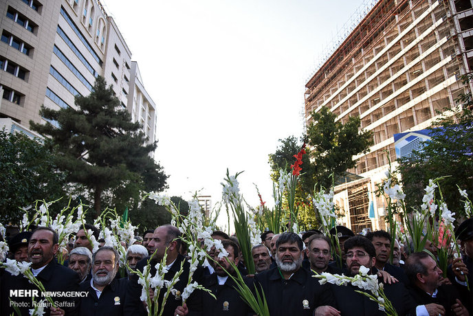 مراسم گلباران حرم مطهر رضوی