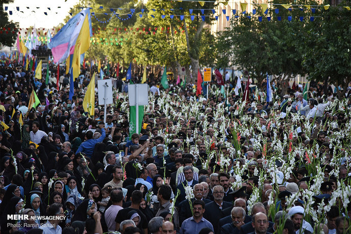 مراسم گلباران حرم مطهر رضوی