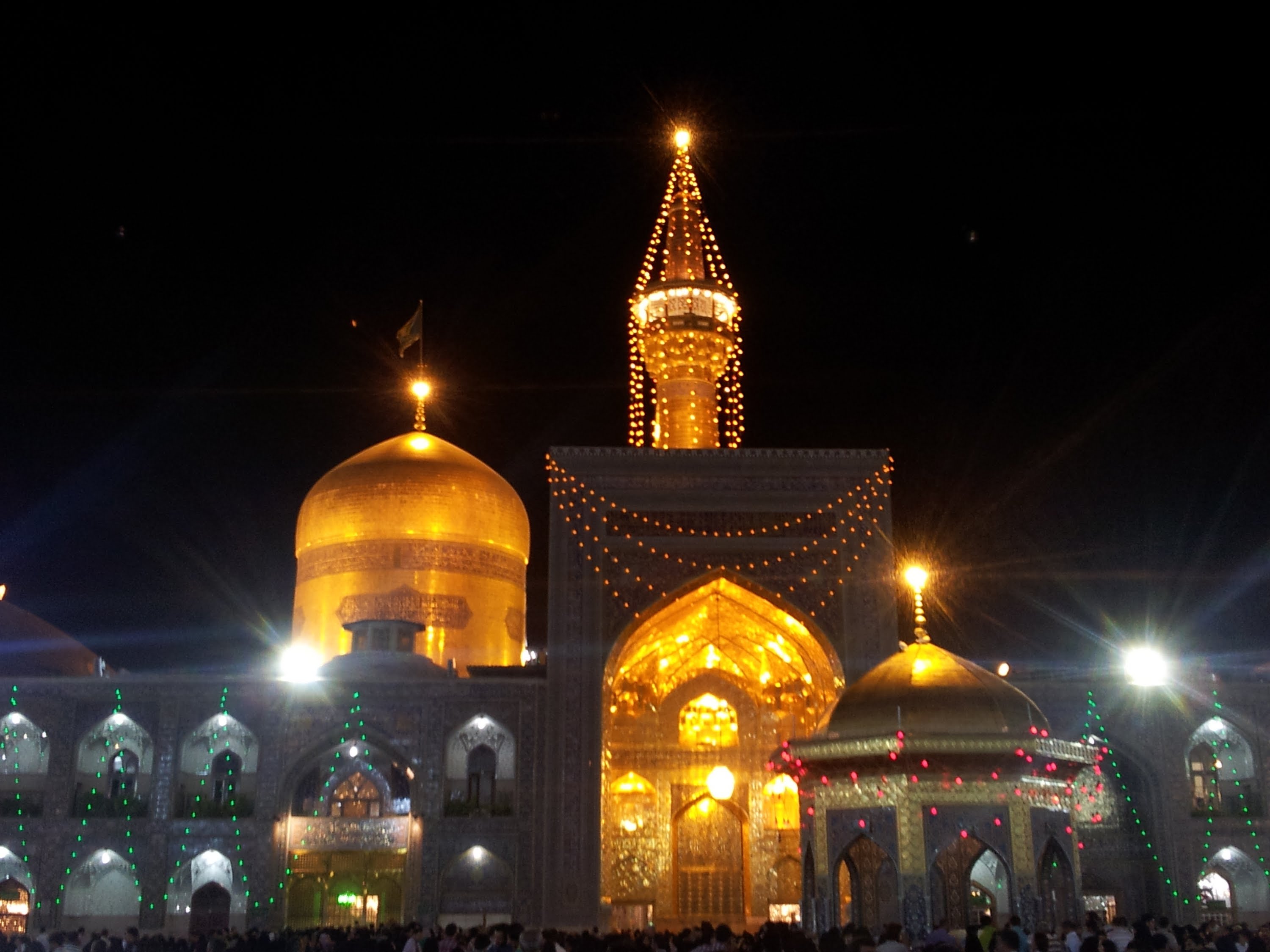 سرنگونکنندگان پهپاد آمریکایی نشان خادمی امام رضا (ع) را دریافت کردند سرنگونکنندگان پهپاد آمریکایی نشان خادمی امام رضا (ع) را دریافت کردند