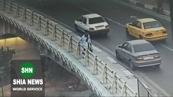 مامور پلیس راهور خانمی را نجات داد مامور پلیس راهور خانمی را نجات داد