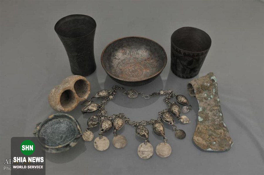 اهدای آثار نفیس و عتیقه شهروند عراقی به موزه آستان قدس عباسی+ تصاویر