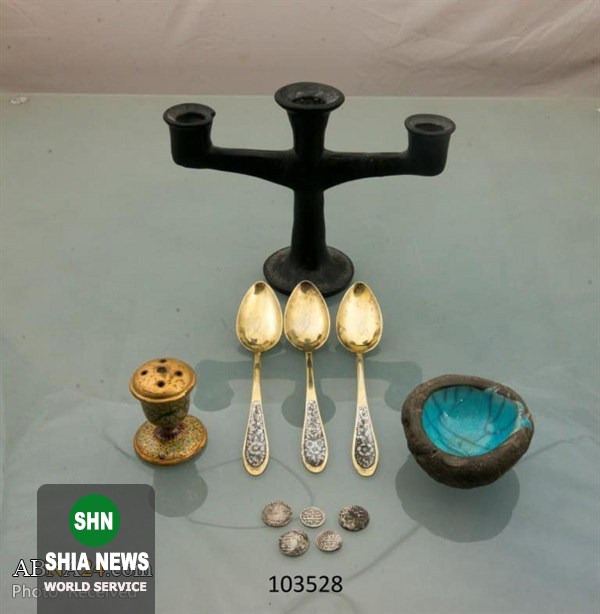 اهدای آثار نفیس و عتیقه شهروند عراقی به موزه آستان قدس عباسی+ تصاویر