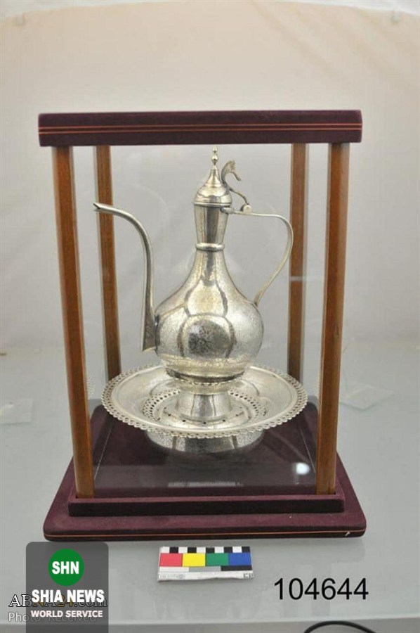 اهدای آثار نفیس و عتیقه شهروند عراقی به موزه آستان قدس عباسی+ تصاویر