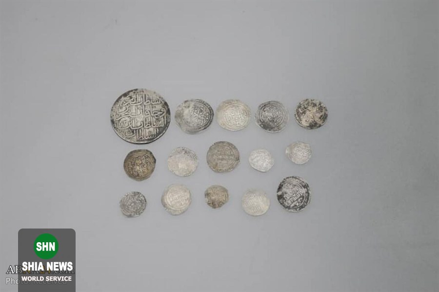 اهدای آثار نفیس و عتیقه شهروند عراقی به موزه آستان قدس عباسی+ تصاویر