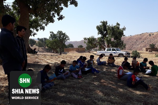 طلبه جوان از منبر خیابانی تا قصه گویی در کوهستان