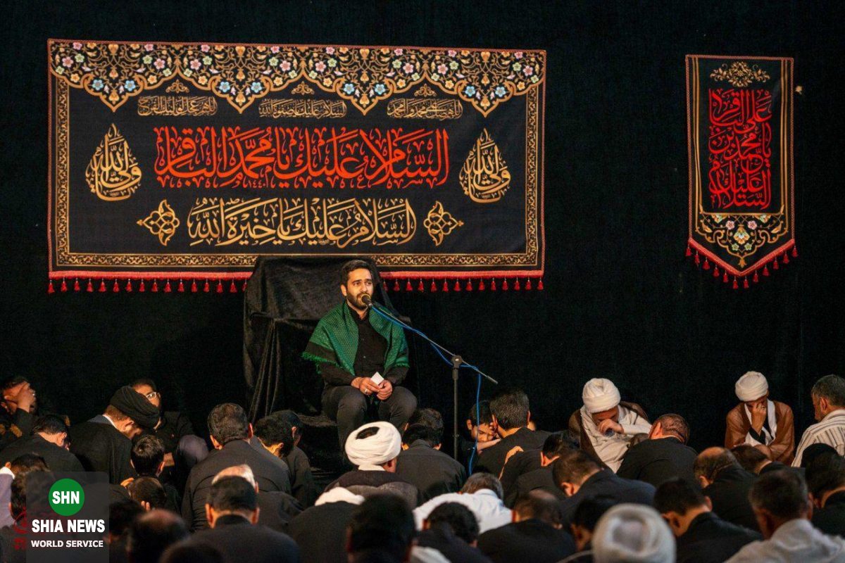 آئین سوگواری سالروز شهادت امام محمد باقر در دفتر آیت الله وحید خراسانی آئین سوگواری سالروز شهادت امام محمد باقر در دفتر آیت الله وحید خراسانی