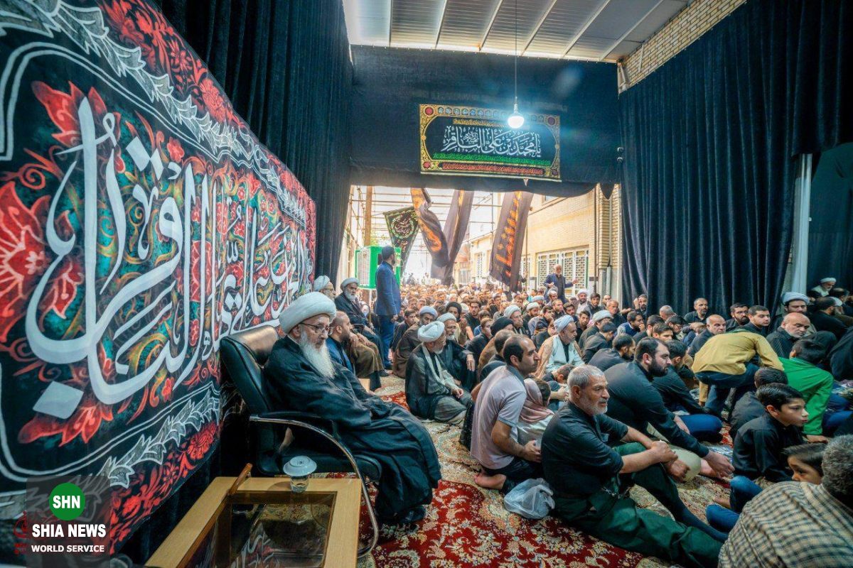 آئین سوگواری سالروز شهادت امام محمد باقر در دفتر آیت الله وحید خراسانی آئین سوگواری سالروز شهادت امام محمد باقر در دفتر آیت الله وحید خراسانی