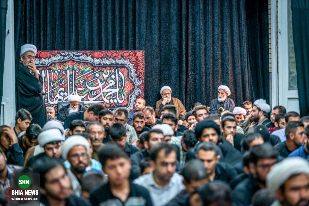 آئین سوگواری سالروز شهادت امام محمد باقر در دفتر آیت الله وحید خراسانی آئین سوگواری سالروز شهادت امام محمد باقر در دفتر آیت الله وحید خراسانی