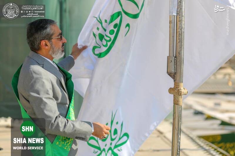 تعویض پرچم ایوان طلای حرم علوی(ع) تعویض پرچم ایوان طلای حرم علوی(ع)