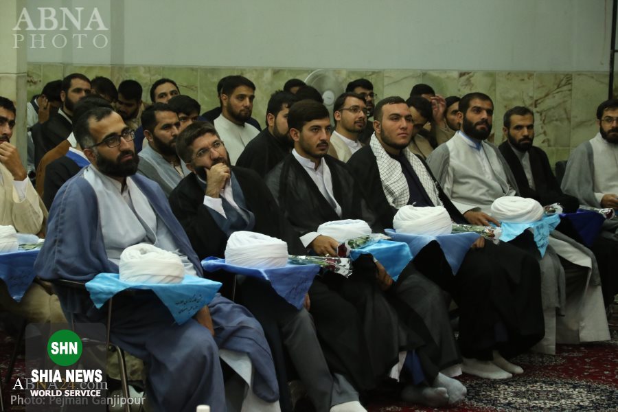 آیین عمامه گذاری طلبه های حوزه اصفهان به مناسبت عید سعید غدیر آیین عمامه گذاری طلبه های حوزه اصفهان به مناسبت عید سعید غدیر