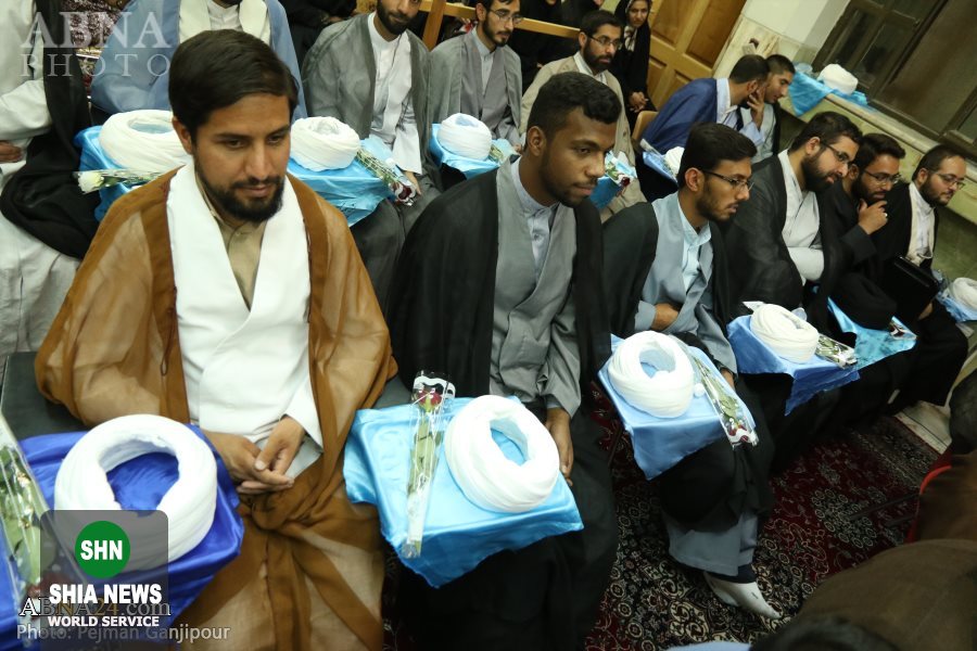 آیین عمامه گذاری طلبه های حوزه اصفهان به مناسبت عید سعید غدیر آیین عمامه گذاری طلبه های حوزه اصفهان به مناسبت عید سعید غدیر