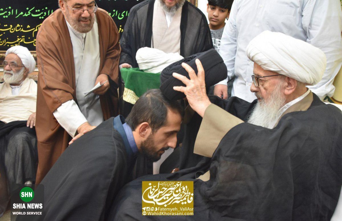 عمامه گذاری جمعی از طلاب توسط آیت الله وحید خراسانی