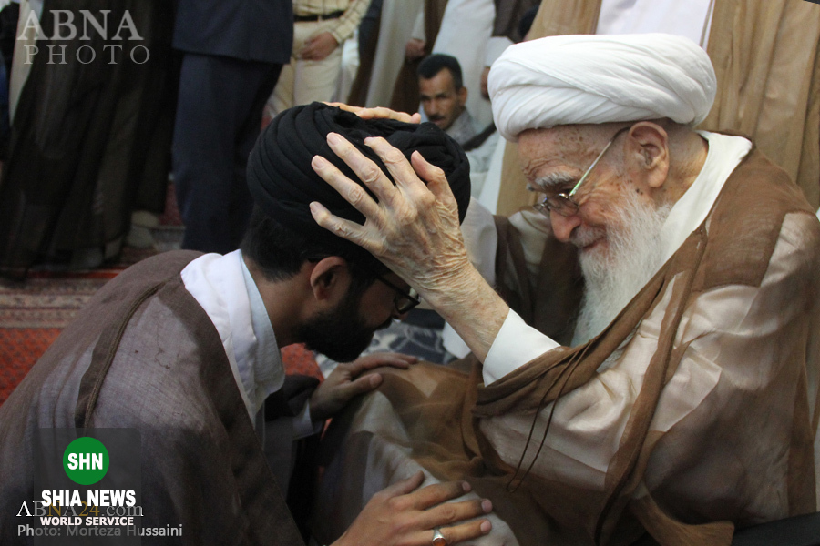 عمامه&zwnj;گذاری طلاب توسط آیت الله صافی گلپایگانی در عید سعید غدیر