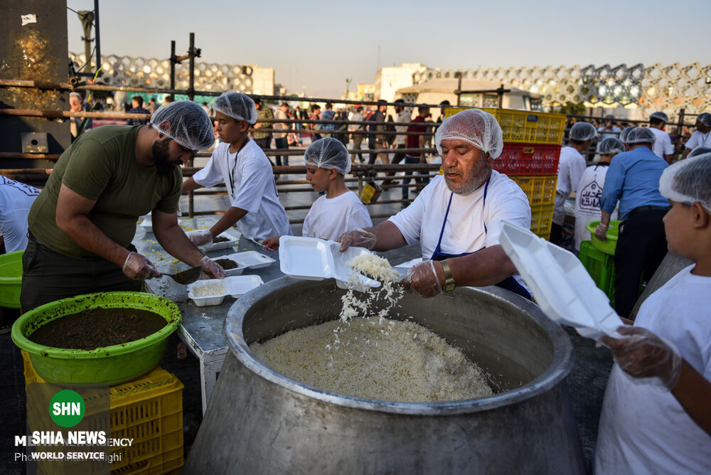 سفره بزرگ اطعام غدیر در میدان امام حسین(ع)