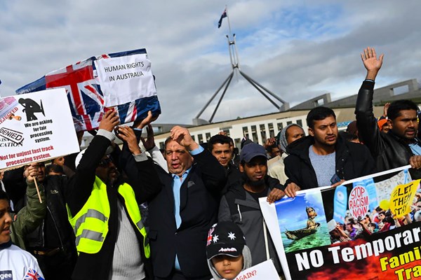 تظاهرات مهاجران مقابل پارلمان با تابوت حقوق بشر استرالیا+تصاویر