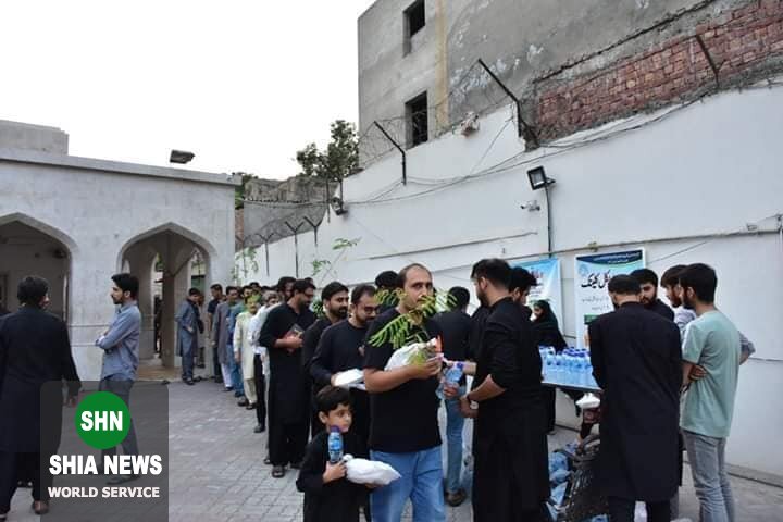 نذری جالب در مراسم عزاداری امام حسین(ع) در پاکستان