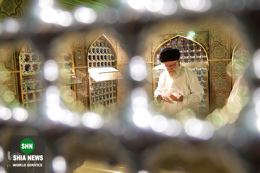 غبارروبی مضجع مطهر حضرت امام رضا (ع) غبارروبی مضجع مطهر حضرت امام رضا (ع)