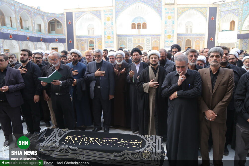 تصاویر/ تشییع پیکر نماینده آیت الله سیستانی در تهران در شهر قم تصاویر/ تشییع پیکر نماینده آیت الله سیستانی در تهران در شهر قم