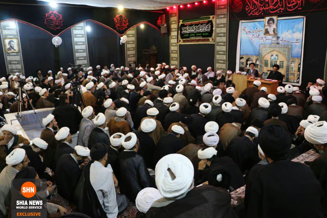گزارش تصویری از جلسه عمومی نشست دوره ای اساتید در بیت آیت الله صافی گلپایگانی گزارش تصویری از جلسه عمومی نشست دوره ای اساتید در بیت آیت الله صافی گلپایگانی