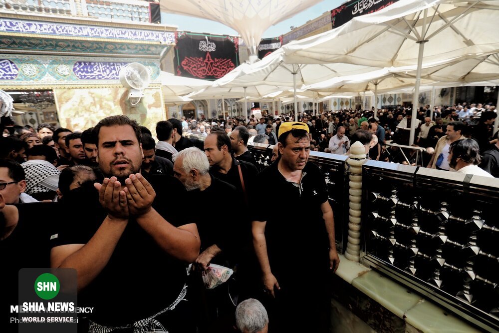 اقامه نماز ظهر در حرم امام امیرالمومنین(ع) اقامه نماز ظهر در حرم امام امیرالمومنین(ع)