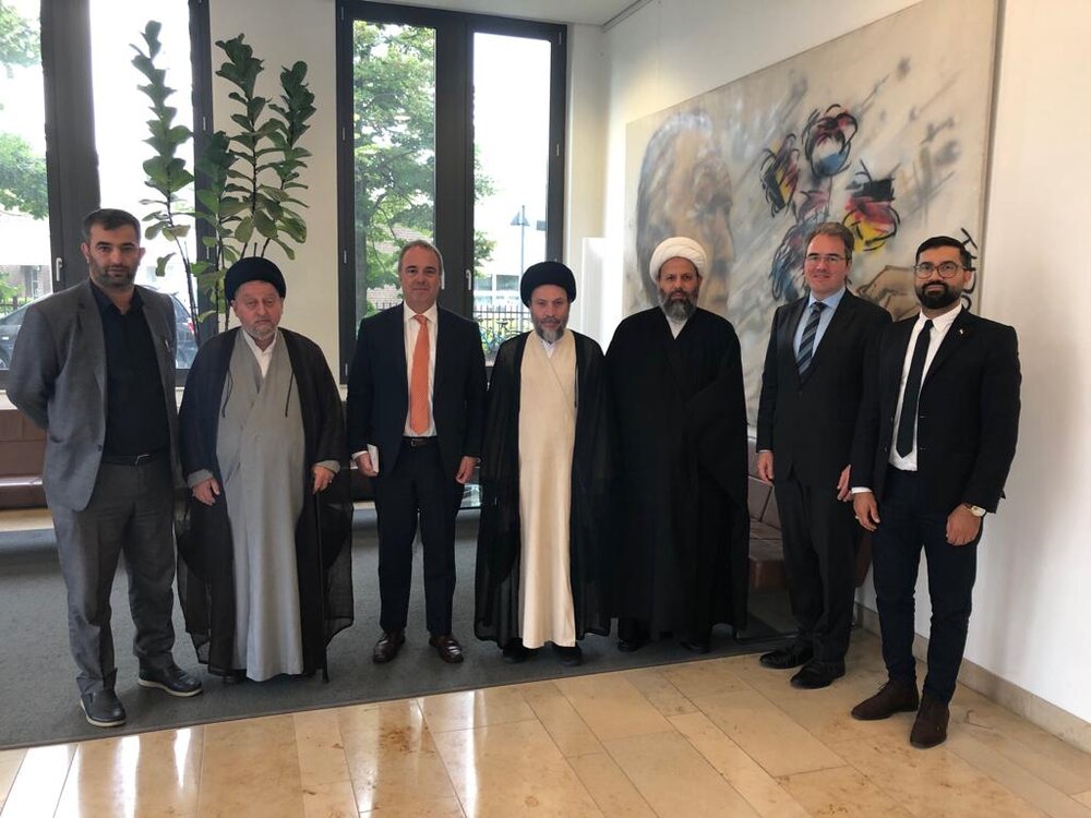 سفر تبلیغی استاد حوزه علمیه قم به اروپا در ماه محرم