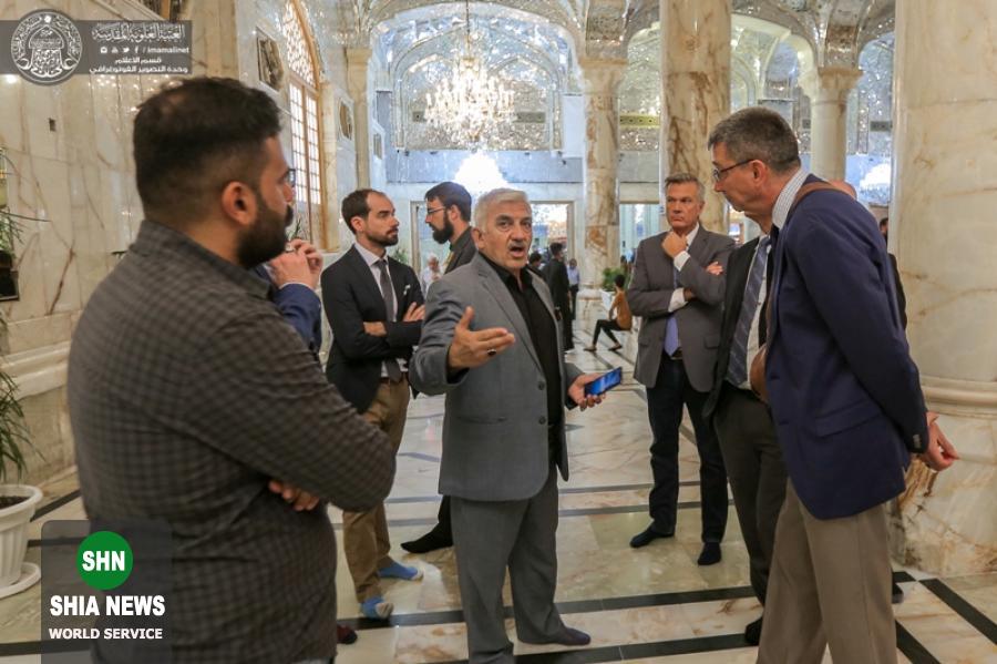 زیارت یک هیئت از دانشگاه های اروپایی از حرم امام علی(ع)