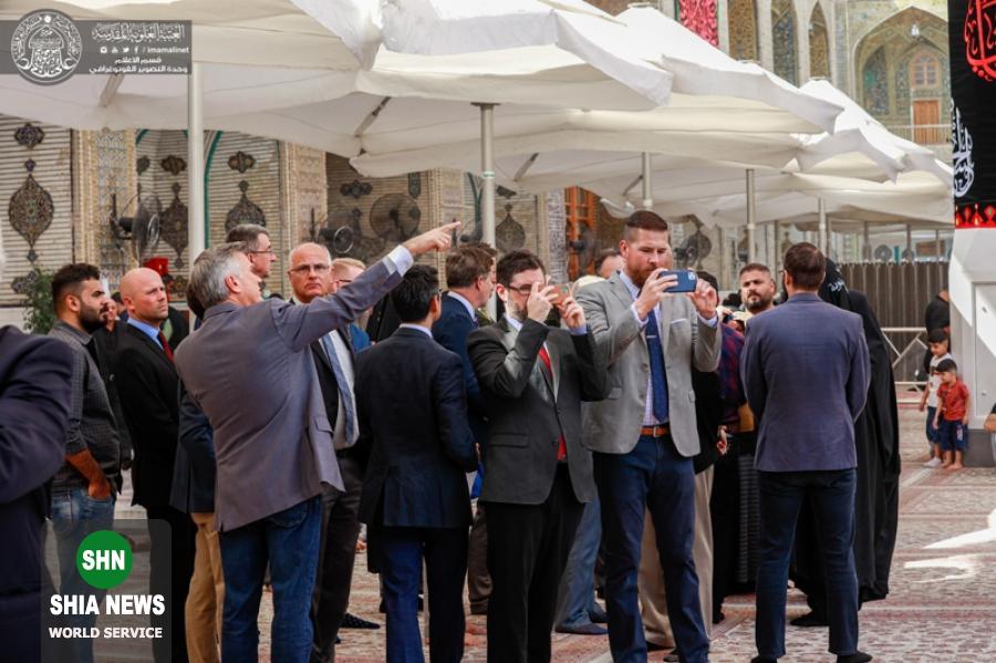 زیارت یک هیئت از دانشگاه های اروپایی از حرم امام علی(ع)