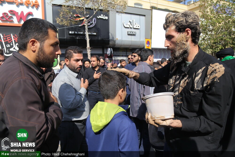 دسته عزاداری شهادت امام حسن عسکری(ع) با حضور آیت الله وحید خراسانی دسته عزاداری شهادت امام حسن عسکری(ع) با حضور آیت الله وحید خراسانی