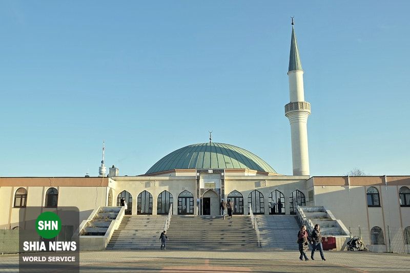 مسجد تک‌مناره‌ای وین با گنبد ۱۵۶ متری