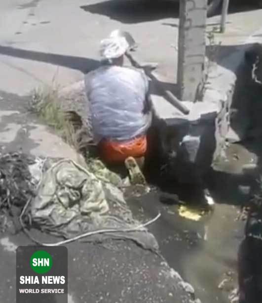 جدال با فاضلاب برای یک لقمه نان حلال جدال با فاضلاب برای یک لقمه نان حلال