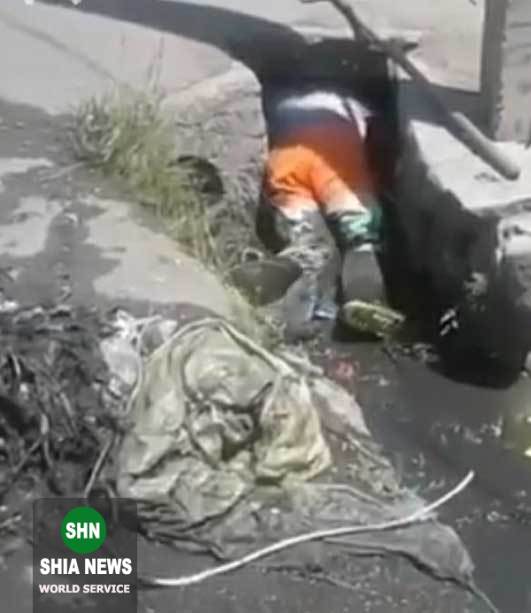 جدال با فاضلاب برای یک لقمه نان حلال جدال با فاضلاب برای یک لقمه نان حلال
