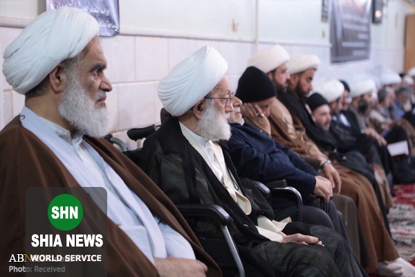 شیخ عیسی قاسم در مراسم ترحیم روحانی شیعه عربستانی شیخ عیسی قاسم در مراسم ترحیم روحانی شیعه عربستانی