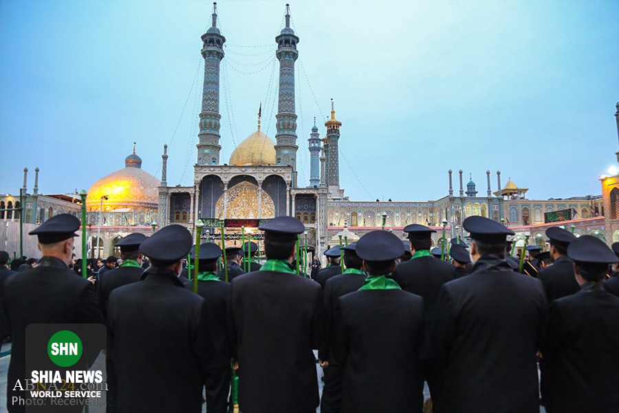 آیین جاروکشی حرم مطهر کریمه اهل&zwnj;بیت(سلام الله علیها) با حضور خادمان اعتاب مقدس