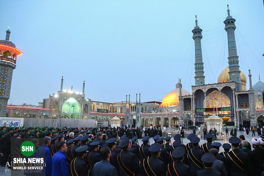 آیین جاروکشی حرم مطهر کریمه اهل&zwnj;بیت(سلام الله علیها) با حضور خادمان اعتاب مقدس